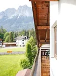 Apartman Dachgeschoss Akelei Am Fusse Der Zugspitze Grainau