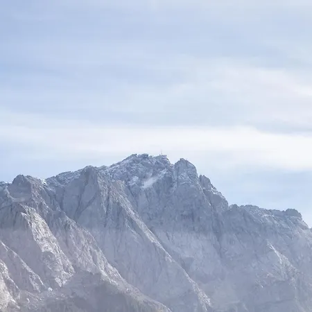 Dachgeschoss Akelei Am Fusse Der Zugspitze *