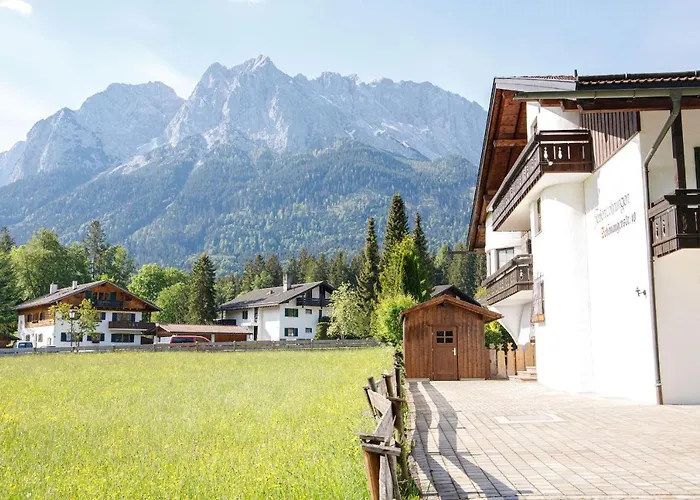 Dachgeschoss Akelei Am Fusse Der Zugspitze *