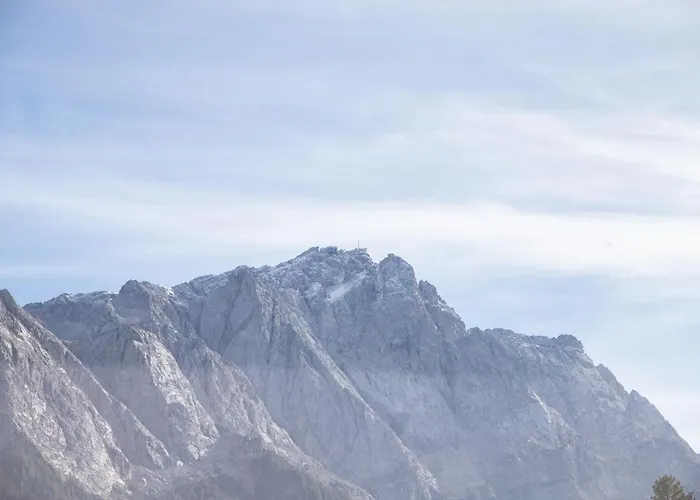 Dachgeschoss Akelei Am Fusse Der Zugspitze *